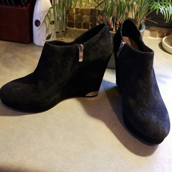 VINCE CAMUTO SUEDE WEDGE BOOTIES W/LEATHER LINING - Picture 1 of 3